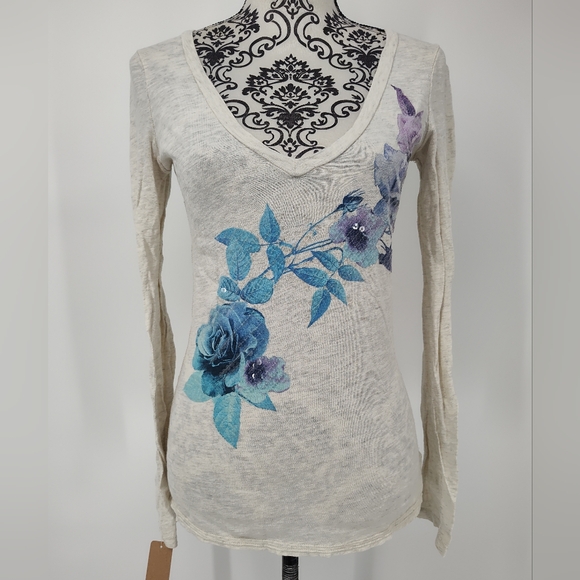 American Eagle Outfitters Tops - American Eagle Outfitters Light Gray V-Neck Floral T Shirt Women's Small